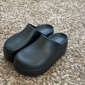 CROCS Black platform Dylan Clogs